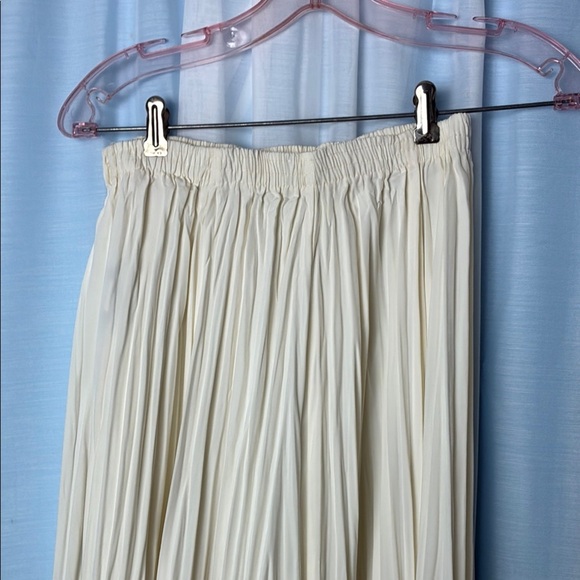 Chic Cream Maxi Skirt - Picture 7 of 7